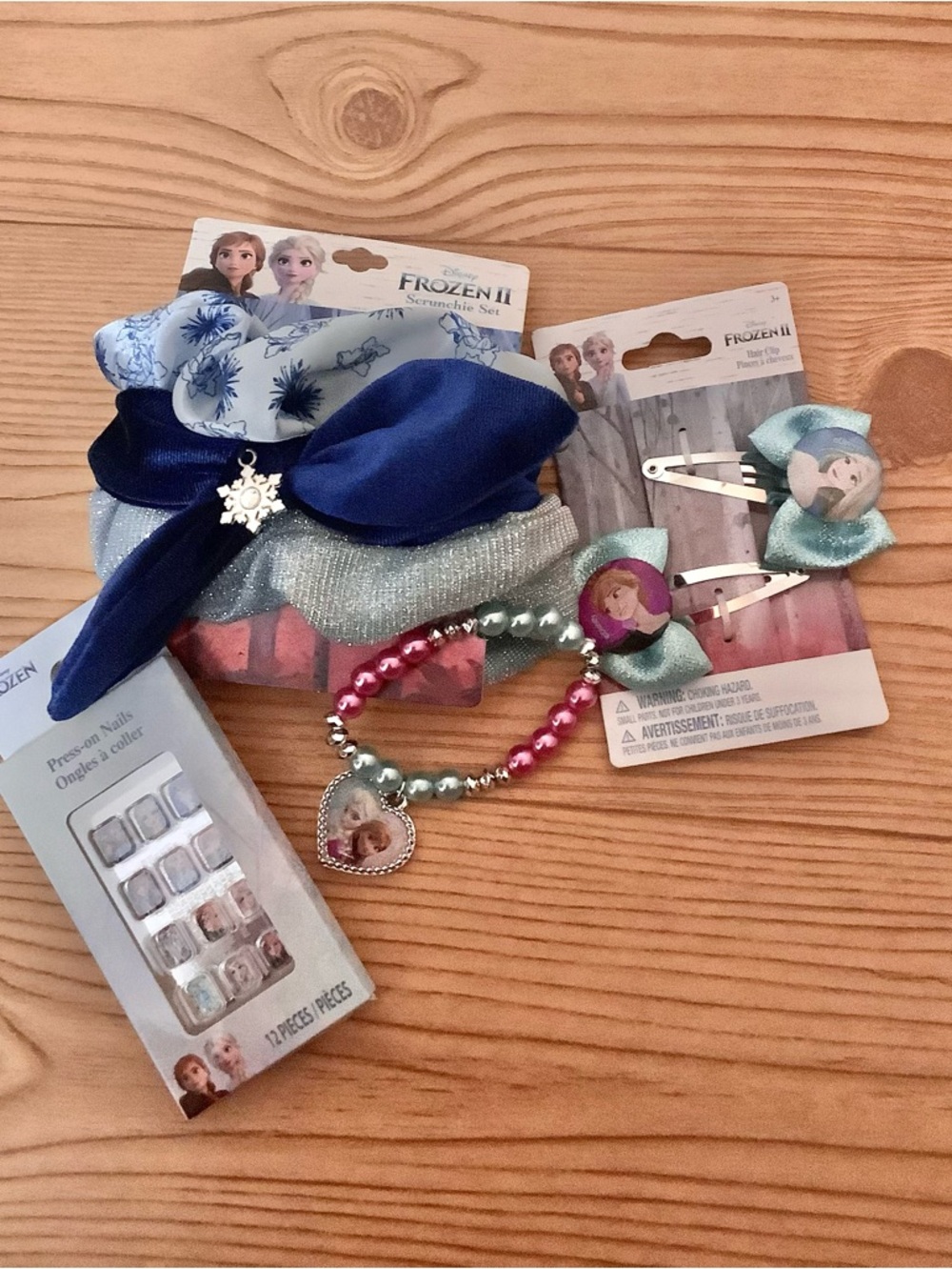 NWT.  4pc Disney Frozen Accessories